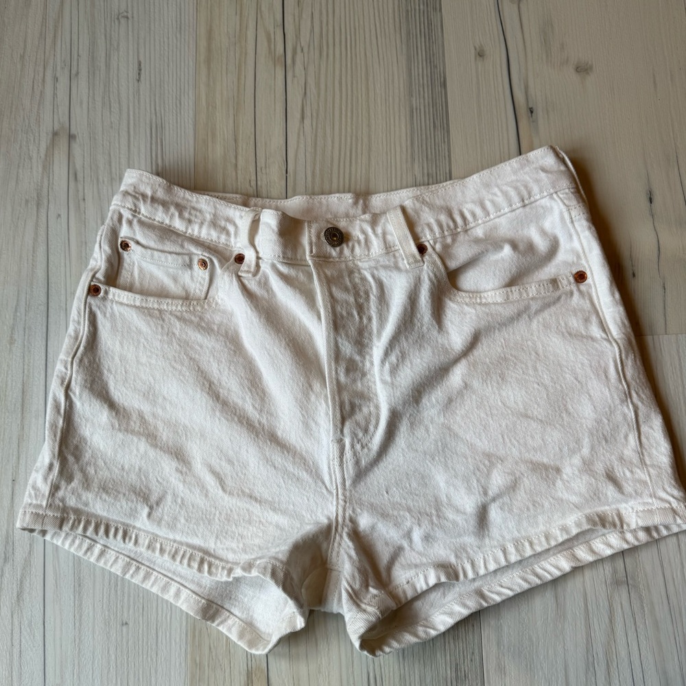 White Levi’s 501 Denim Shorts